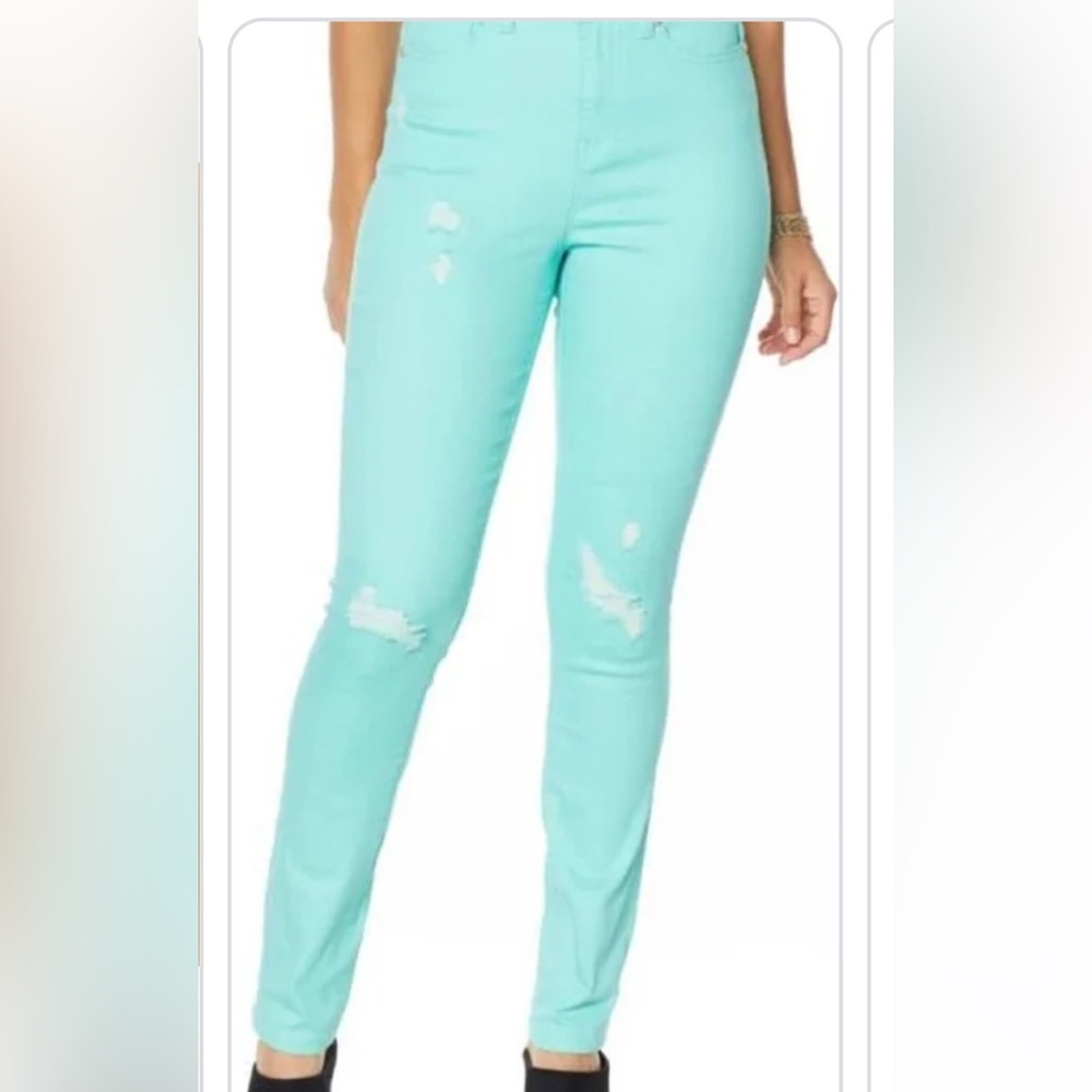 Any 3 DG2 Jeans $24 w/$4.99 shipping. NWTS DIANE GILMAN Mint Distressed Jeans